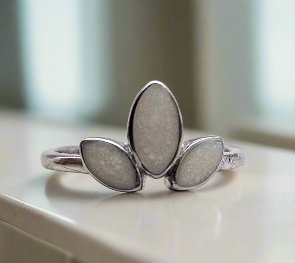 Three Leaves Ring 14k