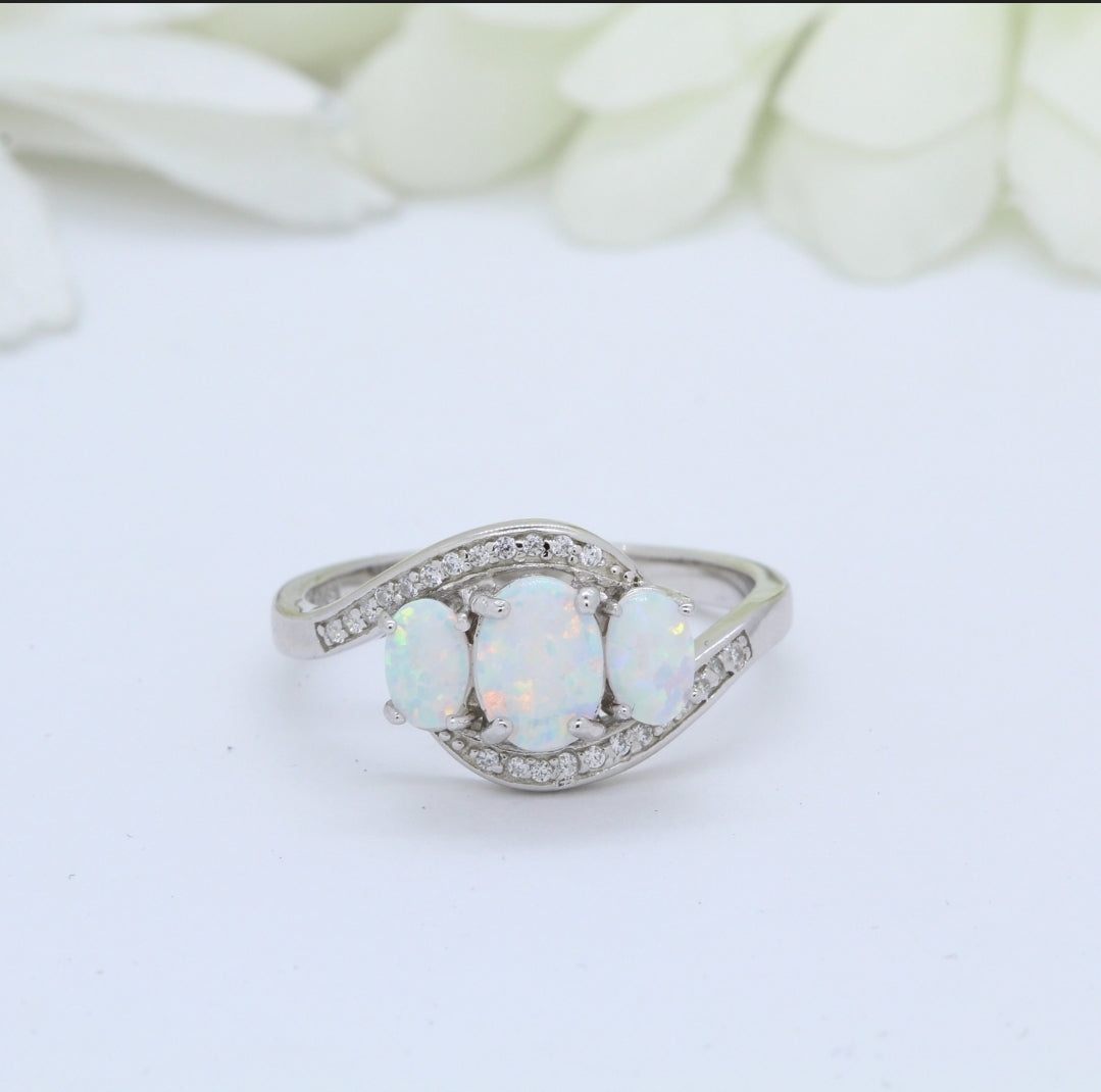 Plein de Vie Three Stone Ring