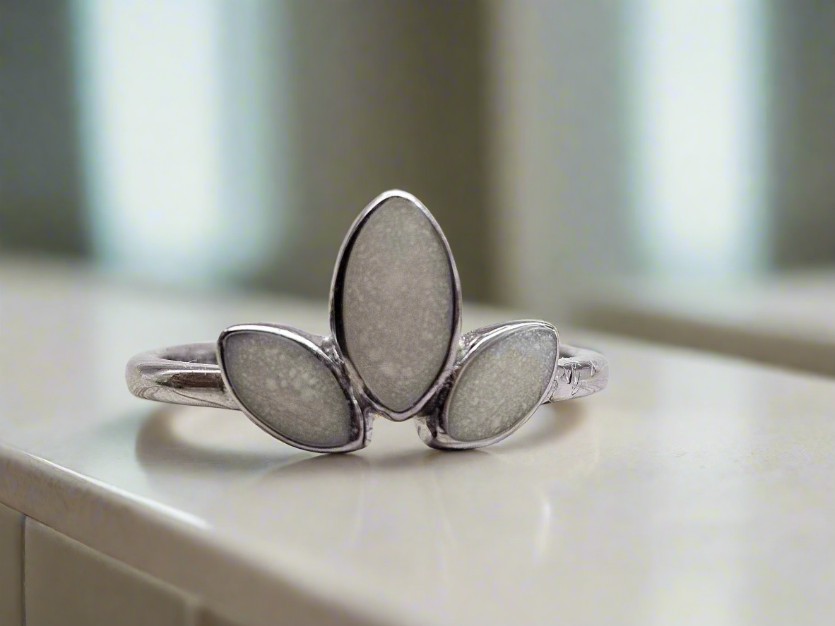 Three Leaves Ring 14k