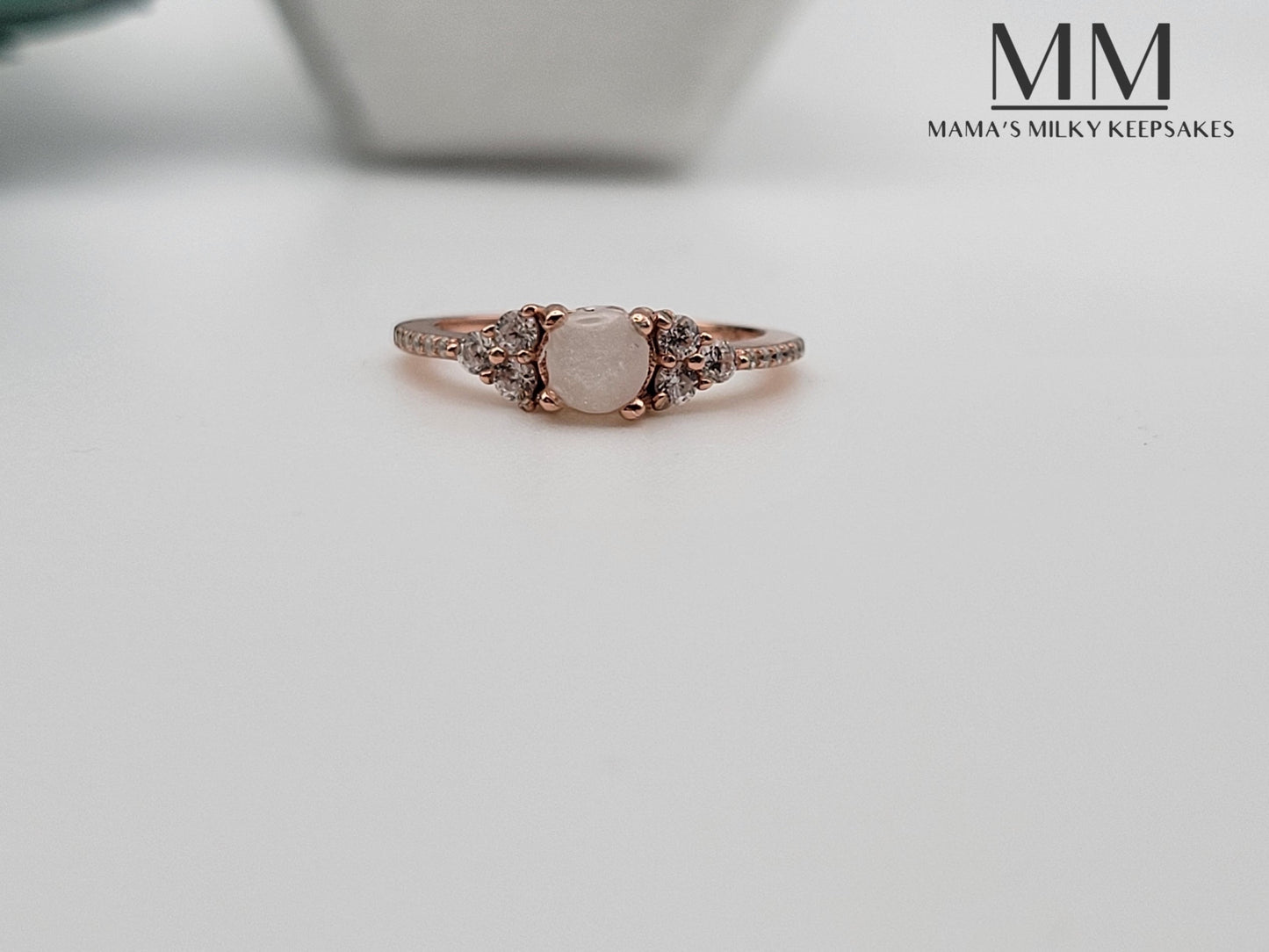 Breastmilk round ring
Cremation round ring Keepsake round ring
Sterling Silver round ring
Hair round ring, Ash round ring , Umbilical Cord round ring
BreastmilkJewelry round ring