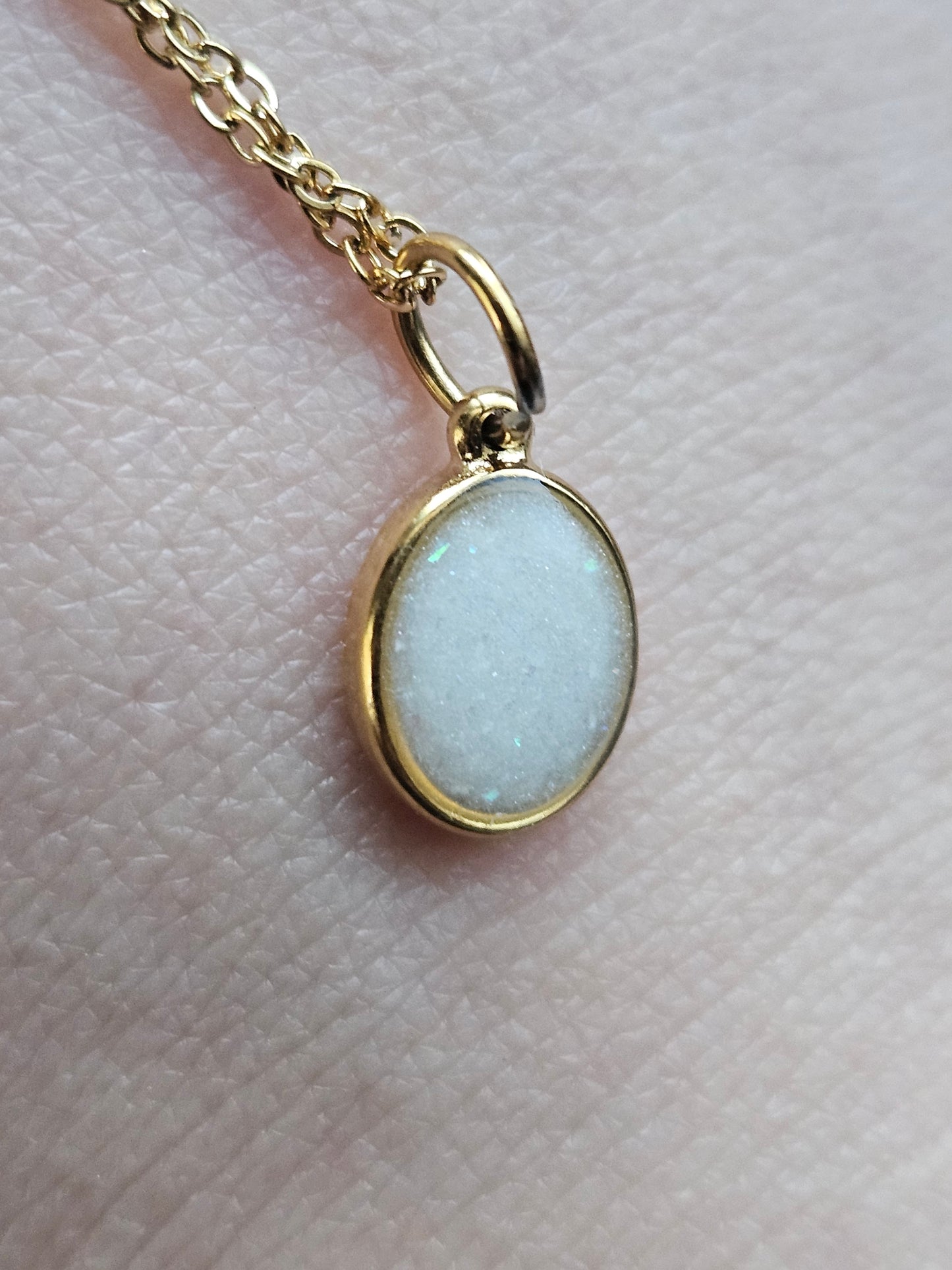 Dainty Oval Pendant DIY
