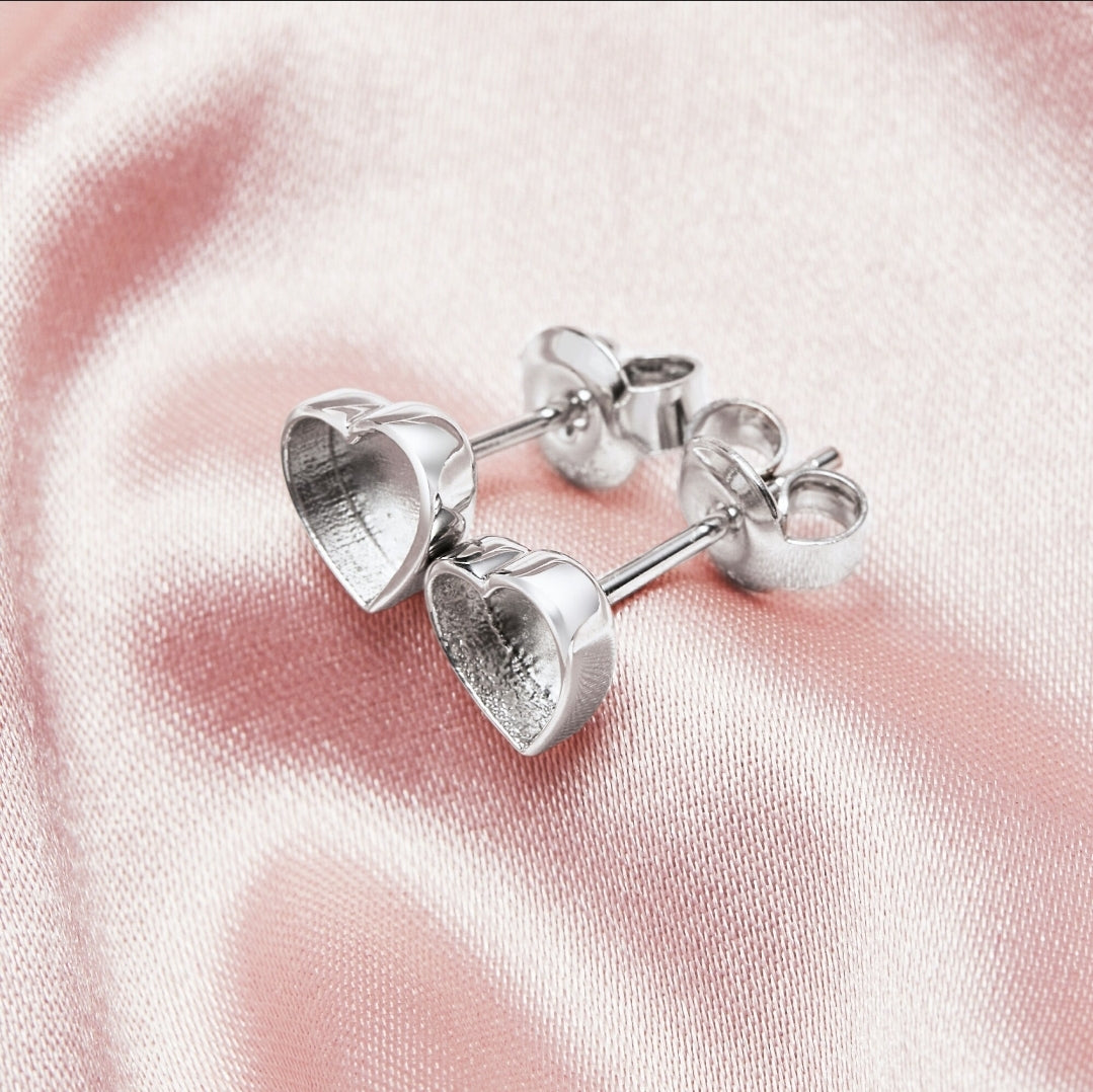 Heart Studded Earrings 14k
