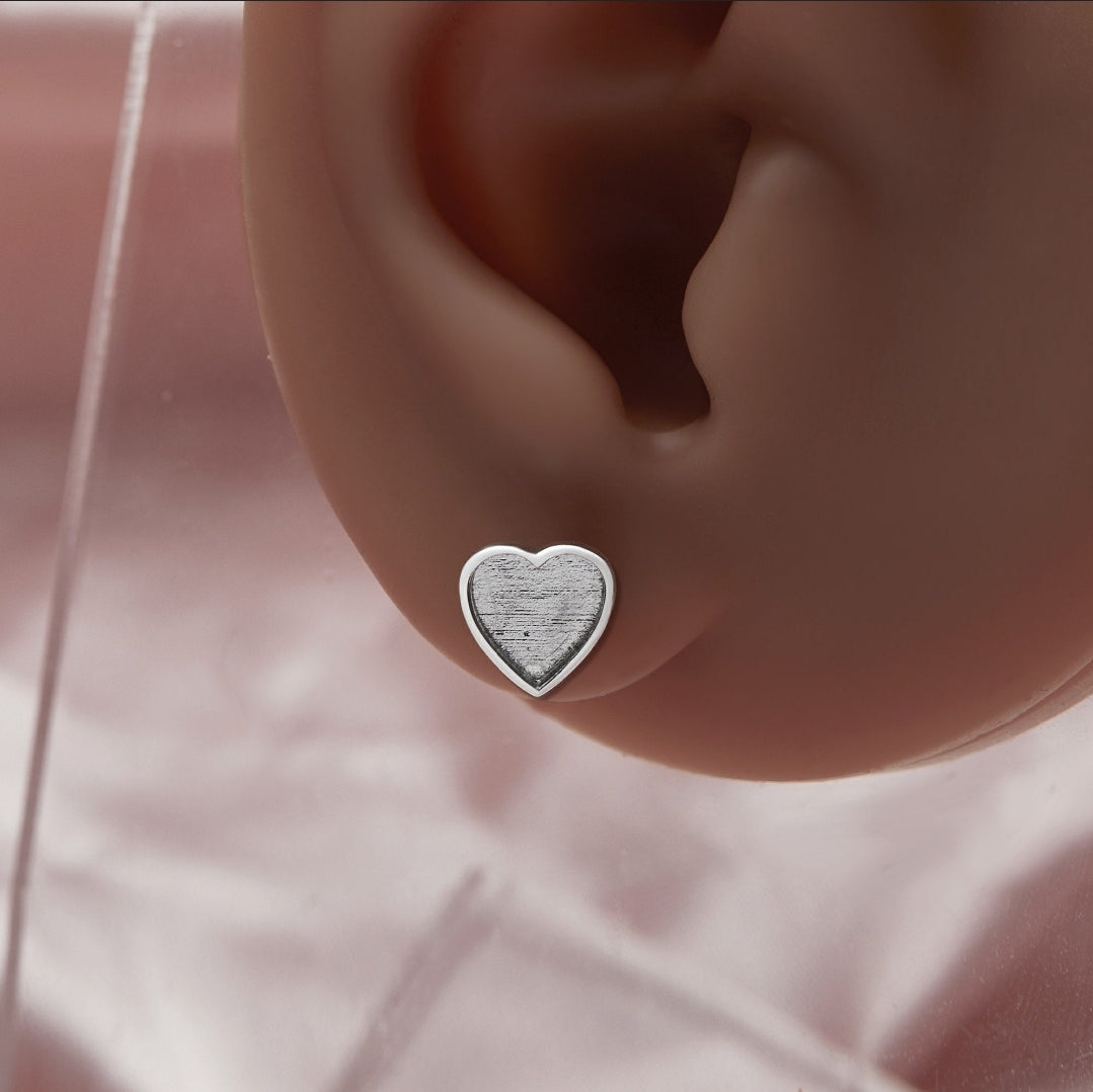 Heart Studded Earrings 14k