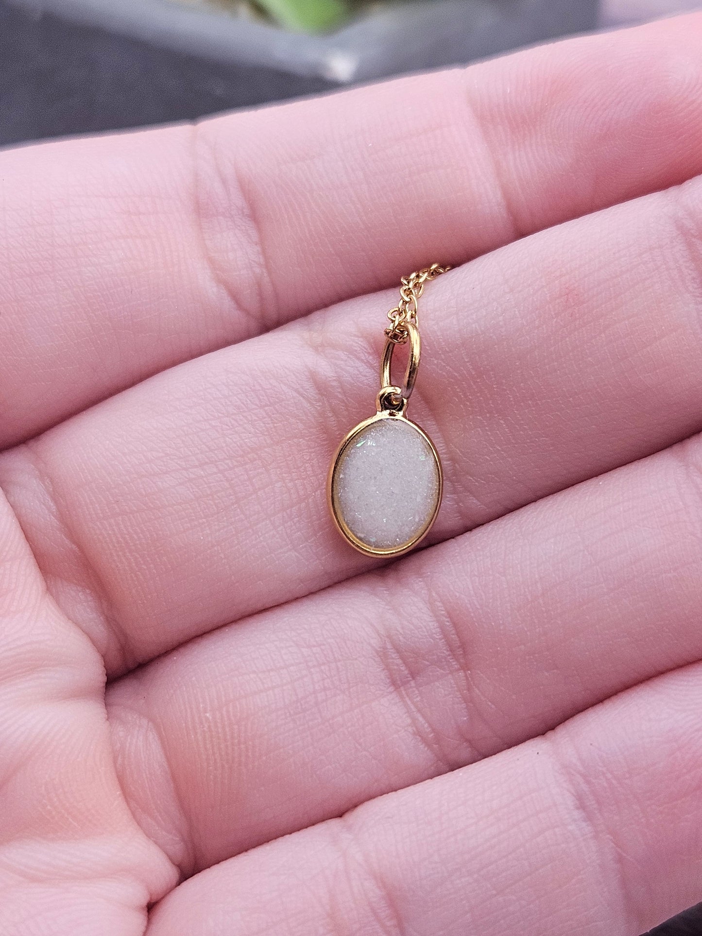 Dainty Oval Pendant DIY